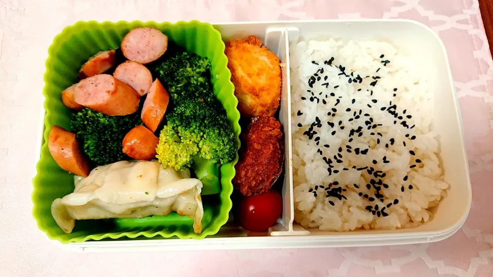 ブロッコリーとウインナーの炒め物❤️旦那さんお弁当🎵😊|かおるcitronさん