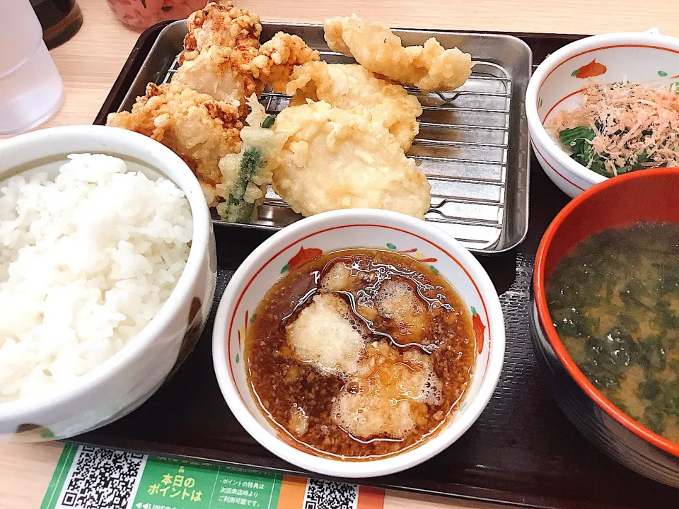 Snapdishの料理写真:とり天と唐揚げ定食😋|アライさんさん