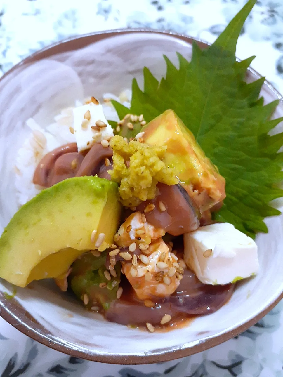 💙なつ6017💙の料理 🔷🦑塩辛アボカド🥑➕ごま油🔷➡️➡️➕クリームチーズ🧀=炊きたて🍚ご飯にのせただけ😊|@きなこさん