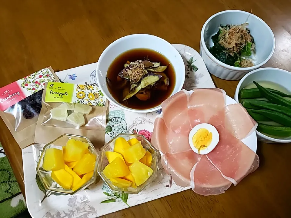 生ハム丼と野菜の副菜♪|aiさん