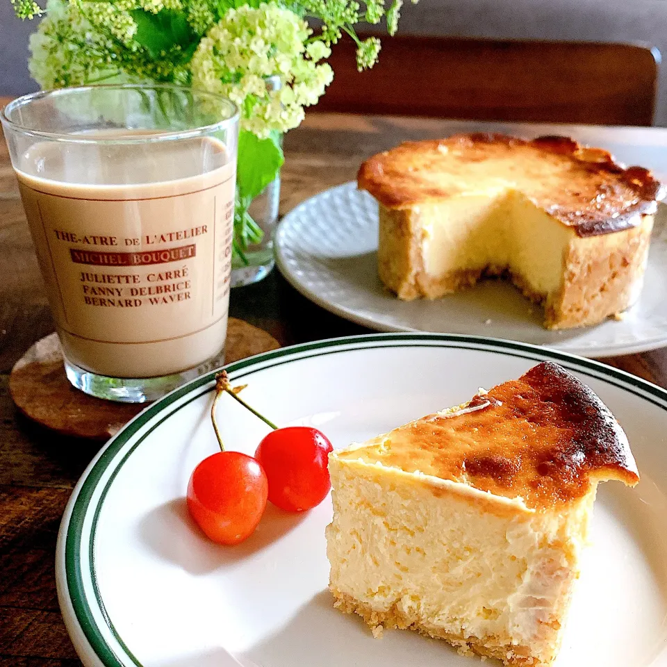 Snapdishの料理写真:🐝蜂蜜チーズケーキ🐝⋆︎*ﾟ∗🍯|ユッキーさん