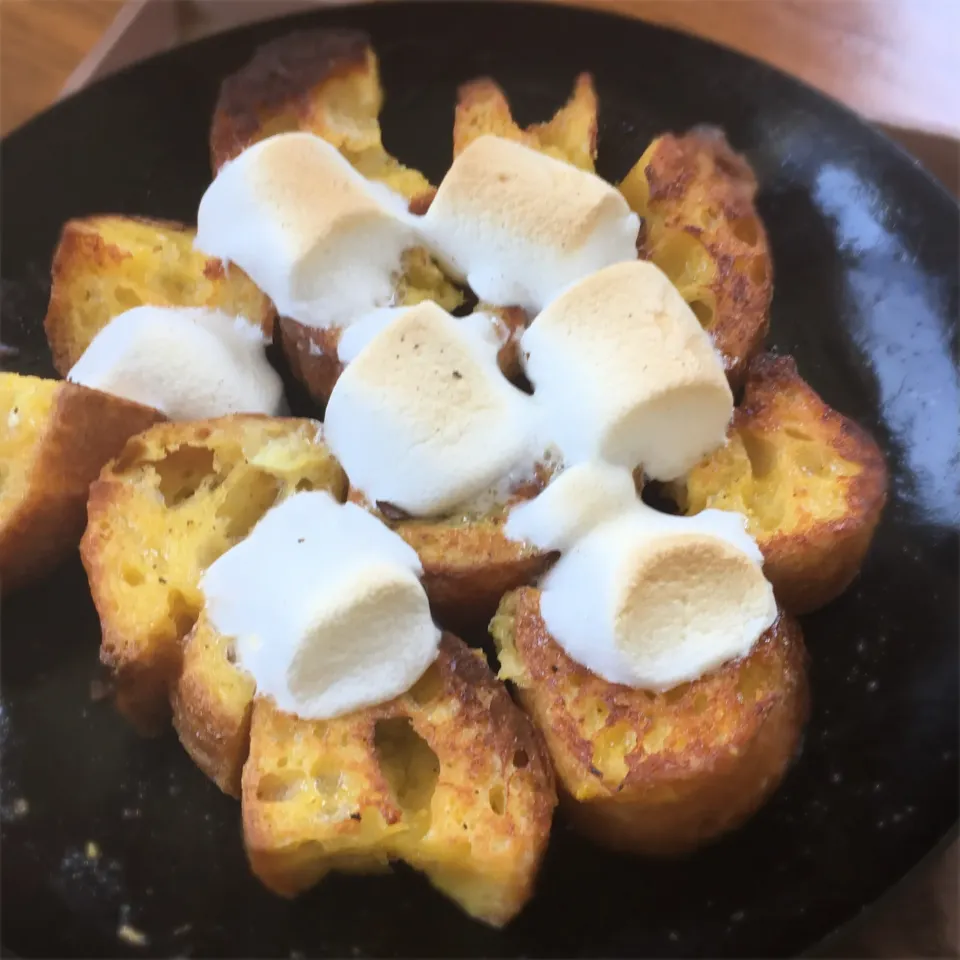 焼きマシュマロフレンチトースト🍳|べべべさん