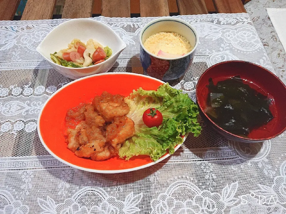 Snapdishの料理写真:鶏肉のみぞれ煮
野菜炒め
茶わん蒸し
わかめスープ|はるさん