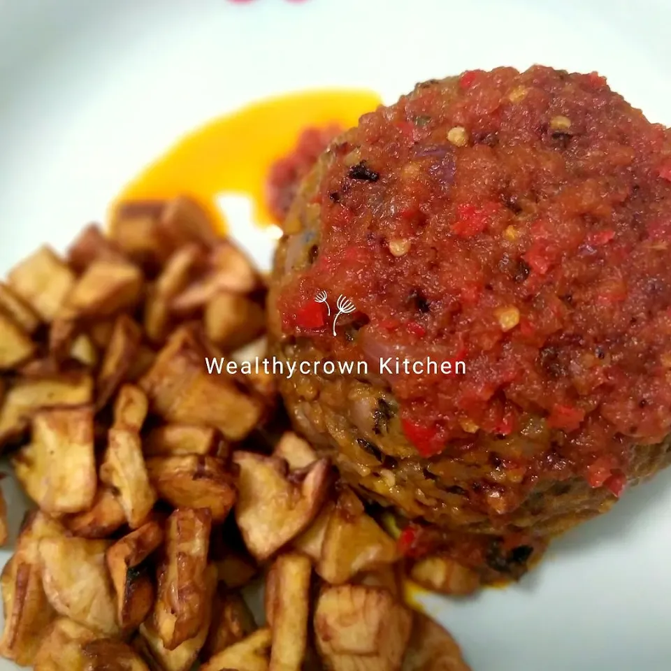 Ewa Agoyin (Cooked Beans stew) with fried Plantain|Adefolamiさん