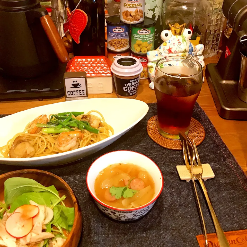 Snapdishの料理写真:＊アスパラ菜と海老帆立のパスタ＊新玉スープ＊ルッコラとイタリアンパセリのサラダ|まぁちゃんさん