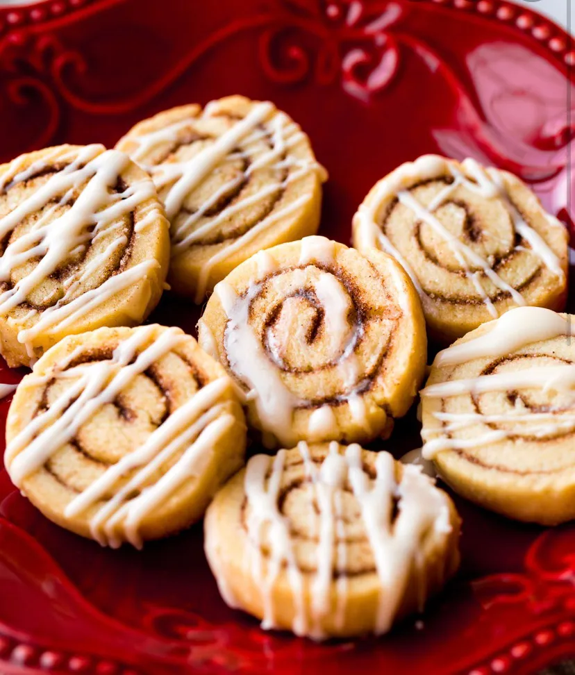 Soft cinnamon roll sugar cookies|Rowaidaさん