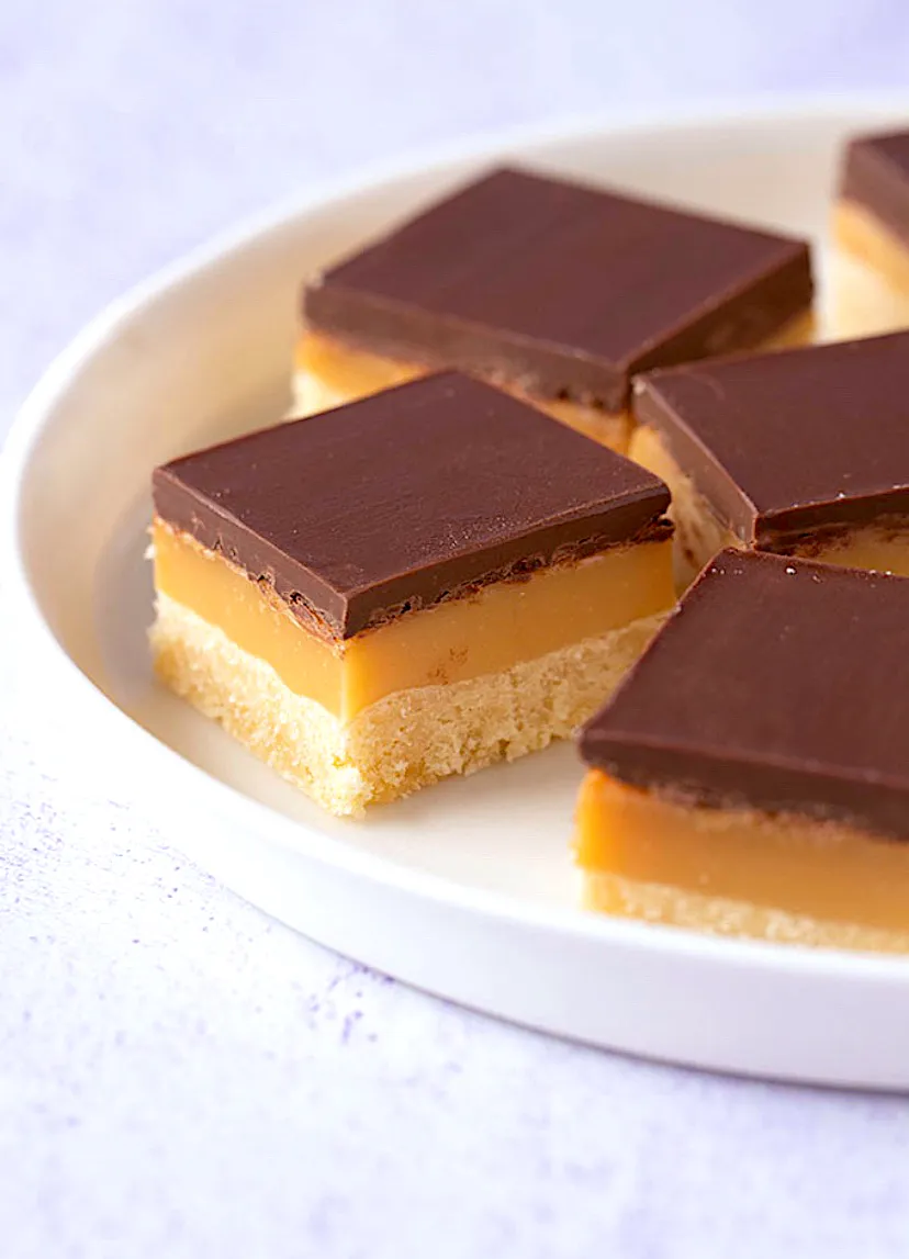 No bake chocolate caramel slices|Rowaidaさん