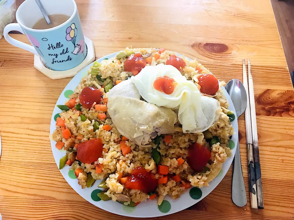 Snapdishの料理写真:Fried rice chicken with white pearl milktea for today’s breakfast 🍳|Ha Kim Truc Quanさん