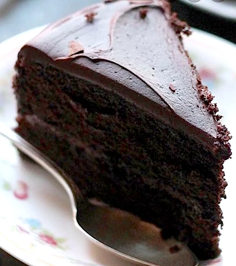 Black magic chocolate cake|Rowaidaさん