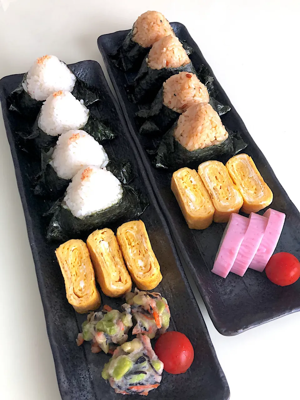 お昼のおにぎり置き弁当♪|ikumonさん