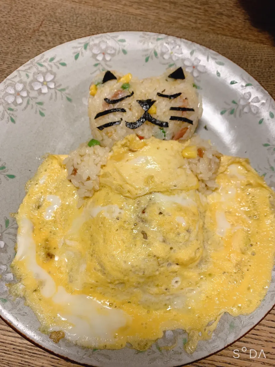 Snapdishの料理写真:猫ちゃんオムライス|まるさん