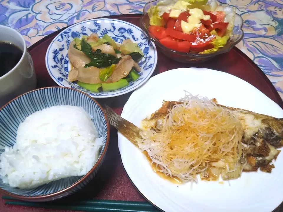 よねばーばの朝ごはん
鰈の干物、大根添
豚せせり、とチンゲン菜の炒め物
トマトのサラダ
ご飯、コーヒー、|yoneばーばさん