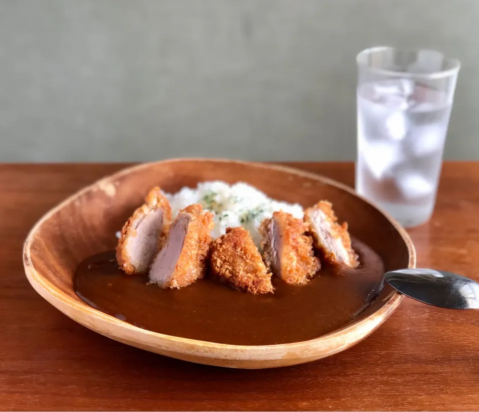 Snapdishの料理写真:ヒレカツカレー🍛　　　Fin cutlet curry|マユマユさん