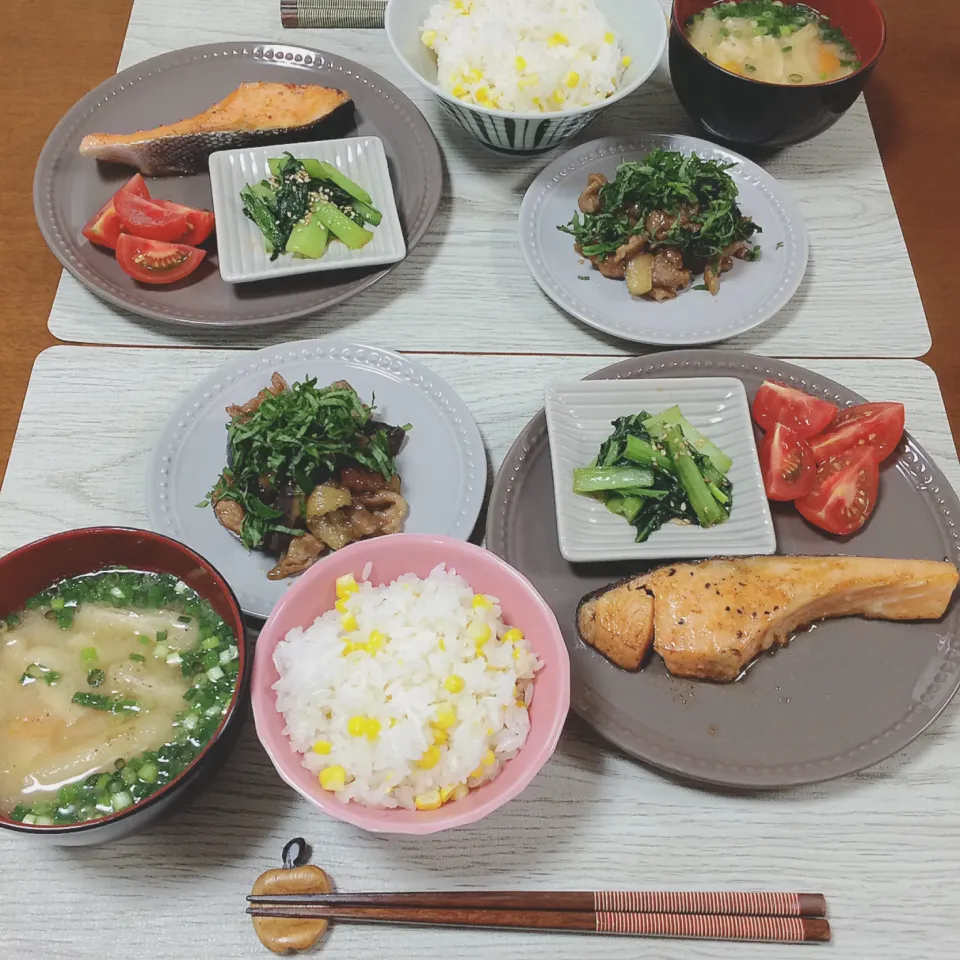 Snapdishの料理写真:鮭のバターソテーととうもろこしご飯🌽|waiwaiさん