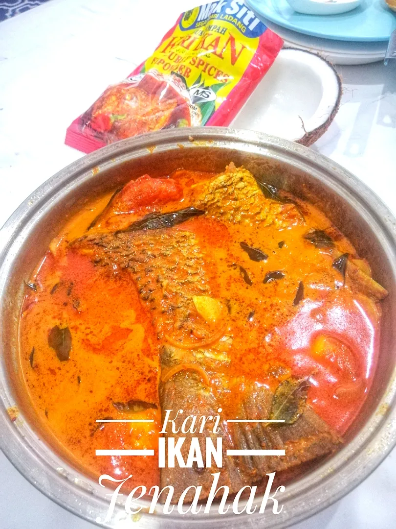 Fish curry

Jom masak2 bersama @rempahratusmaksiti
Kali ni mak incik masak kari ikan jenahak

Resepi mak incik campak2 je

*5ulas bawang merah
*3ulas bwg putih
|Nazila Nazirさん