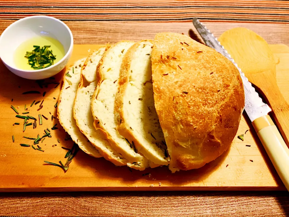 Rosemary bread 🍞 with salt, black pepper, olive oils ,rosemary inside 🥰🥰🥰|jasmineさん