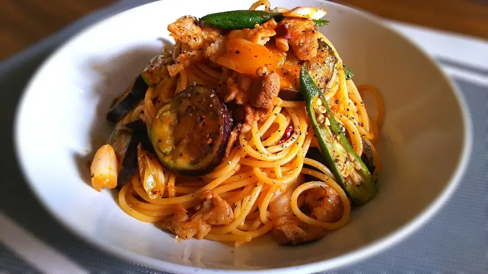 茄子とオクラとネギの
昆布茶ﾄﾏﾄﾊﾟｽﾀ～🍝
の昼ごはん✨|kaz(*･ω･)さん