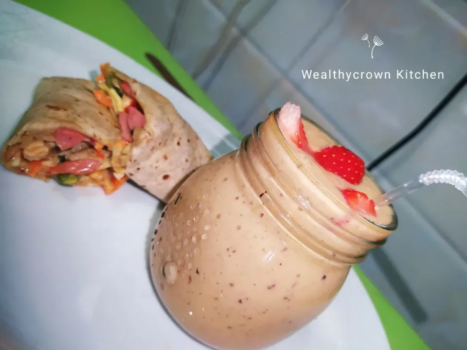 Shawarma with Mango& Banana Smoothie.|Adefolamiさん