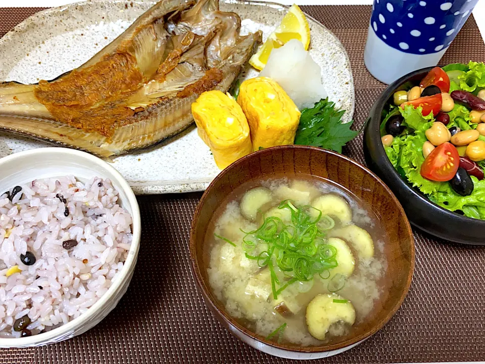 ホッケの塩焼き　卵焼き　豆サラダ　ナスの味噌汁|momococoさん