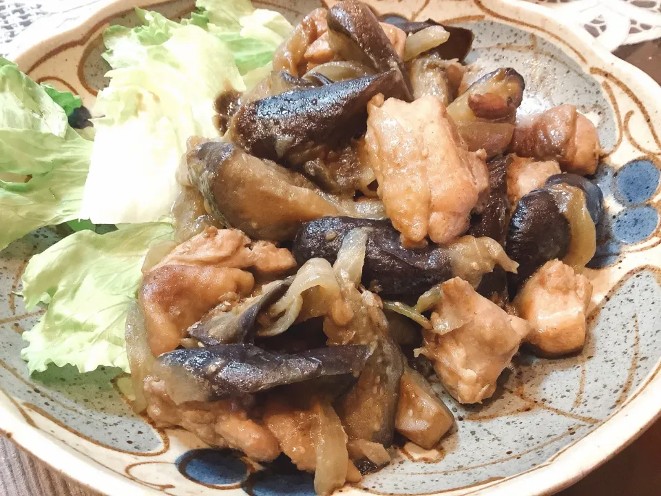 茄子と鶏肉の炒め物😋|アライさんさん