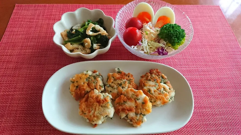 ☆鶏むね肉の大葉チーズ焼き
☆小松菜と揚げの煮浸し
☆半熟卵と野菜のサラダ
☆明太子チーズ|chikakoさん