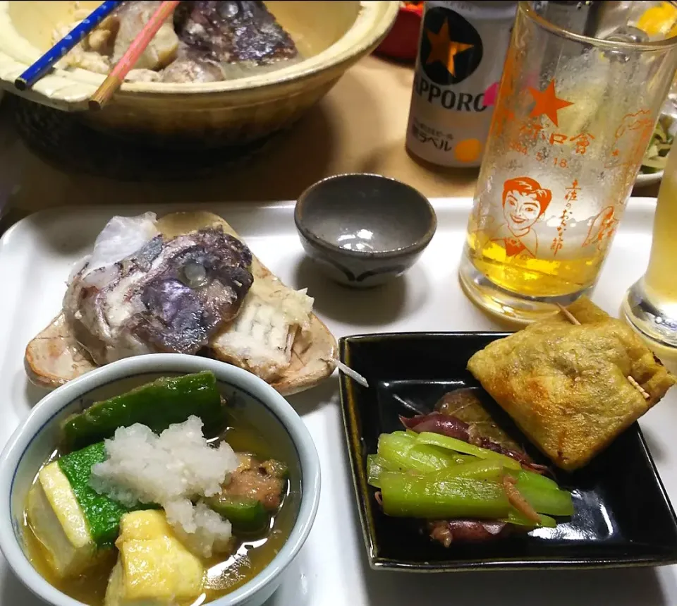 Snapdishの料理写真:6／1（月）夕食 タイのアラ定家煮。
肉詰めピーマンと豆腐の揚げ出し。
ホタルイカと小松菜のショウガ炒め。
納豆入りあぶらげの網焼き。|へいちゃんさん