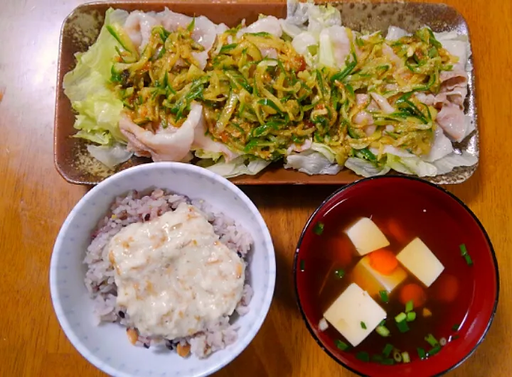 ６月４日　自然薯で麦飯　豚しゃぶときゅうりの梅ごまおかか和え　にんじんと豆腐ととろろ昆布のお吸い物|いもこ。さん