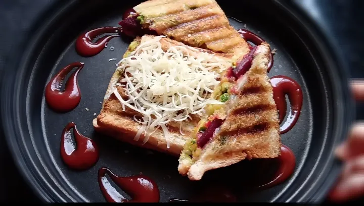 Bombay Masala toast
plz subscribe and visit my YouTube channel😊
https://youtu.be/NUJVgQR7r54|Food philicさん