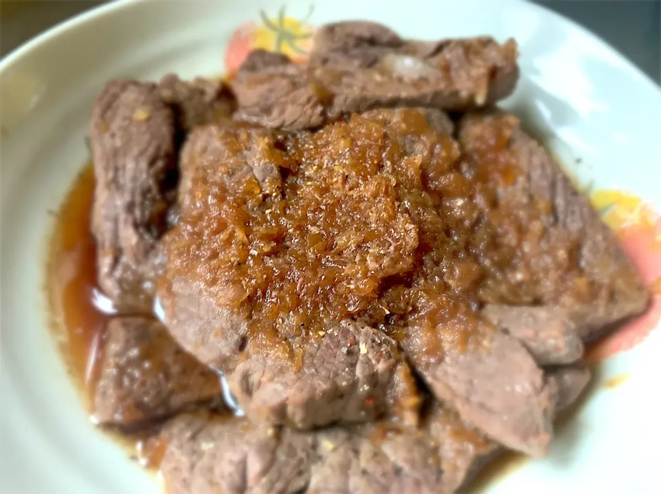 牛肉ステーキ　玉ねぎ醤油|きらさん