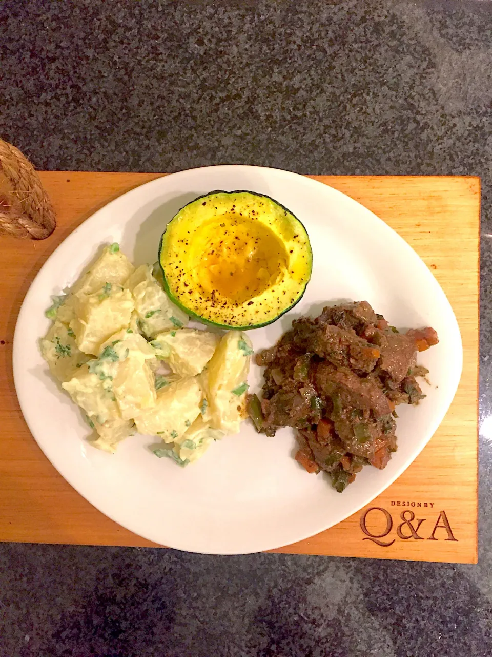 Snapdishの料理写真:Potato salad w parsley lamb kidney n gem squash|China☺️さん