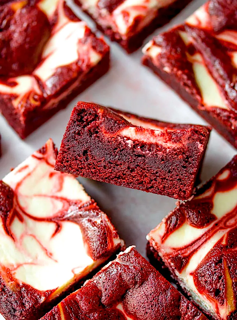 Snapdishの料理写真:Red velvet cheesecake brownies|Rowaidaさん