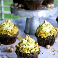 Snapdishの料理写真:Dark chocolate pistachio cupcakes|Rowaidaさん