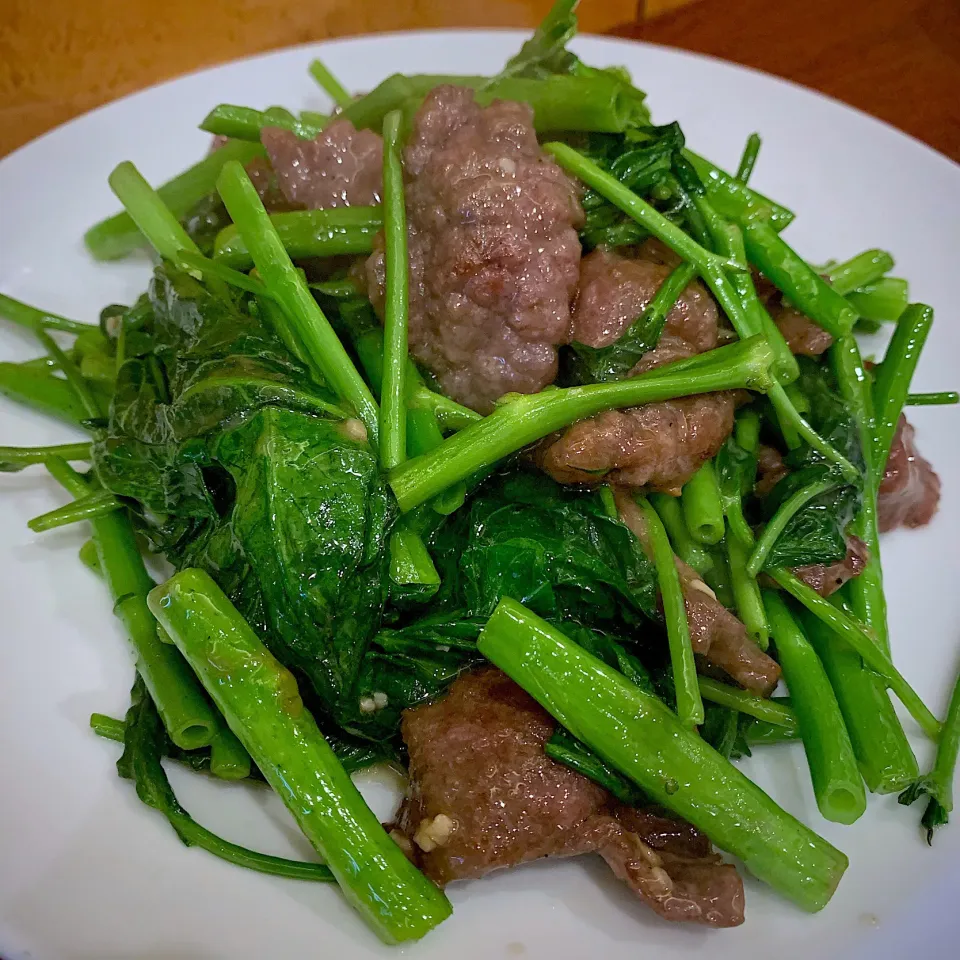 Snapdishの料理写真:えびみそ味の空芯菜牛肉炒め@南粤美食|masaumeさん