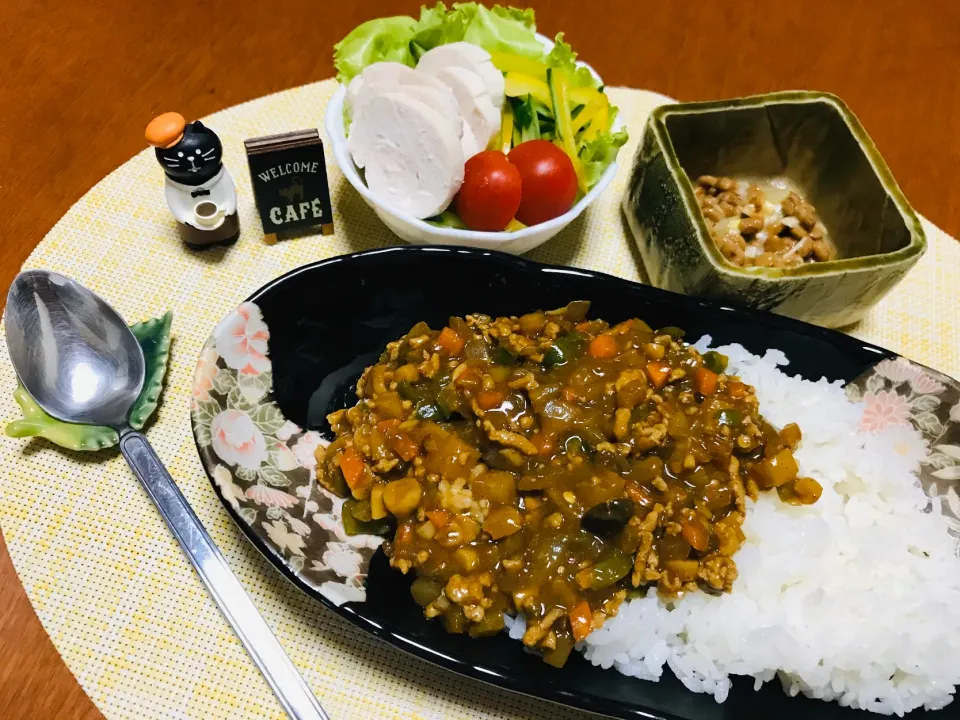 「キーマカレー」と「サラダチキン」|バシュランさん