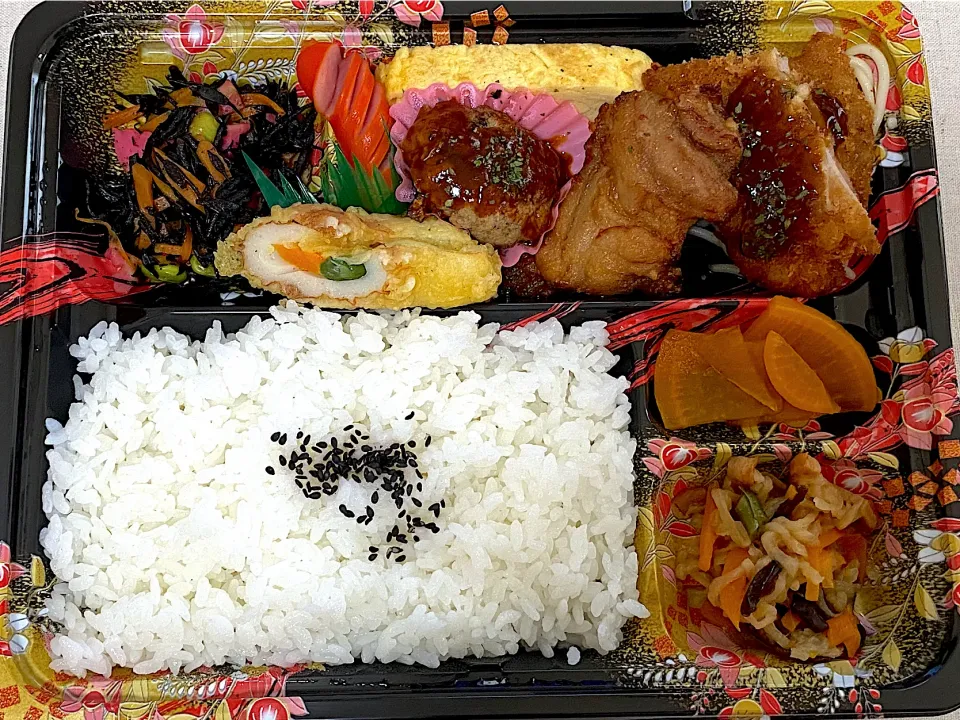 北九州　門司　持ち帰り専門の手作り弁当『楓』の楓バラエティ弁当|Kouji  Kobayashiさん