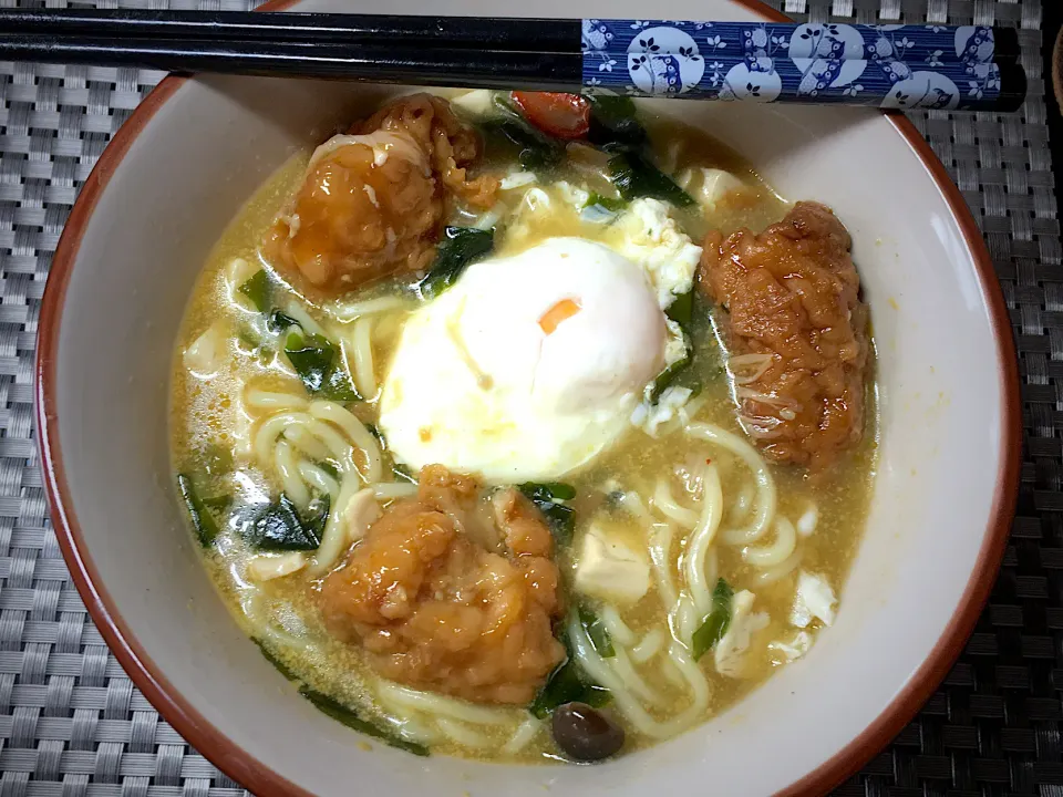 Snapdishの料理写真:から揚げラーメン|すくらんぶるえっぐさん