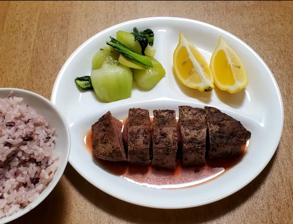 みすじステーキ
チンゲン菜の炒め物
レモン
古代米入りご飯|ナナさん