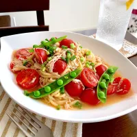 Snapdishの料理写真:糖質制限なる日々！こんにゃく麺のトマトとサラダチキンの冷製パスタ的なやつ😋