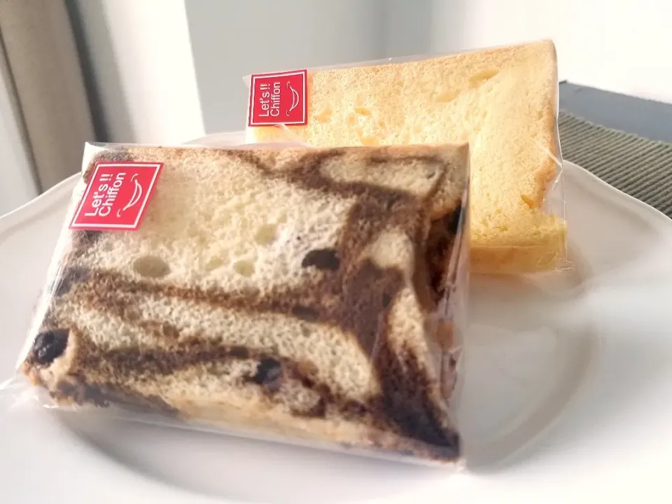 おやつにシフォンケーキ
プレーンとコーヒー味|しあるさん