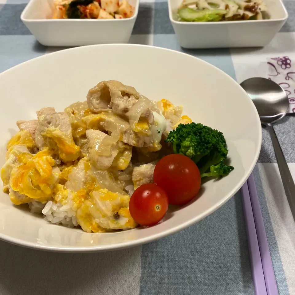 親子丼（と罪悪感をちょっぴり和らげる生野菜）|gintanさん