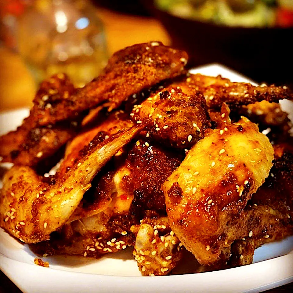 Butter Coated Chicken with my Dry Rub Mix Roasted coated one Sesame seeds and hot sauce #chickenrecipes #chickenwings #dryrubwings #chefemanuel #homecooking|Emanuel Hayashiさん