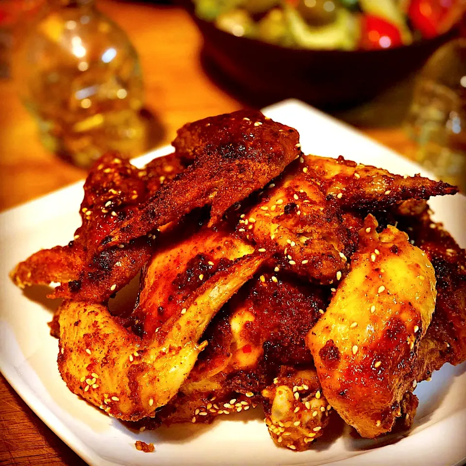 Butter Coated Chicken with my Dry Rub Mix Roasted coated one Sesame seeds and hot sauce #chickenrecipes #chickenwings #dryrubwings #chefemanuel #homecooking|Emanuel Hayashiさん