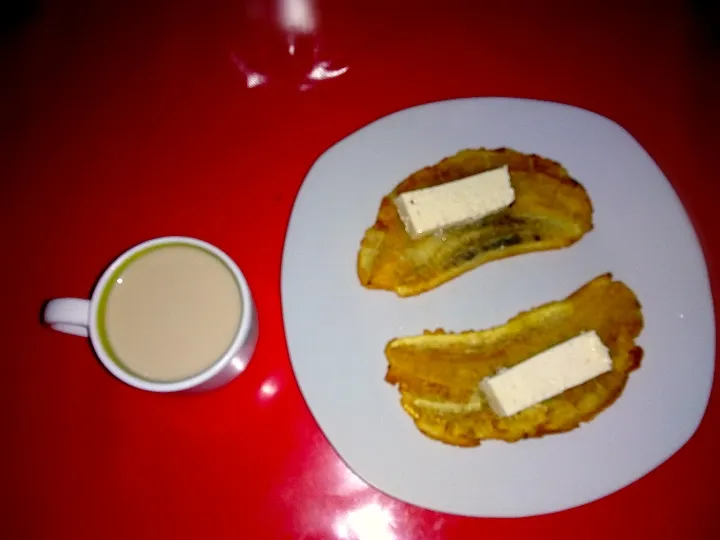 patacones con queso y café con leche|Las Delicias De Louさん