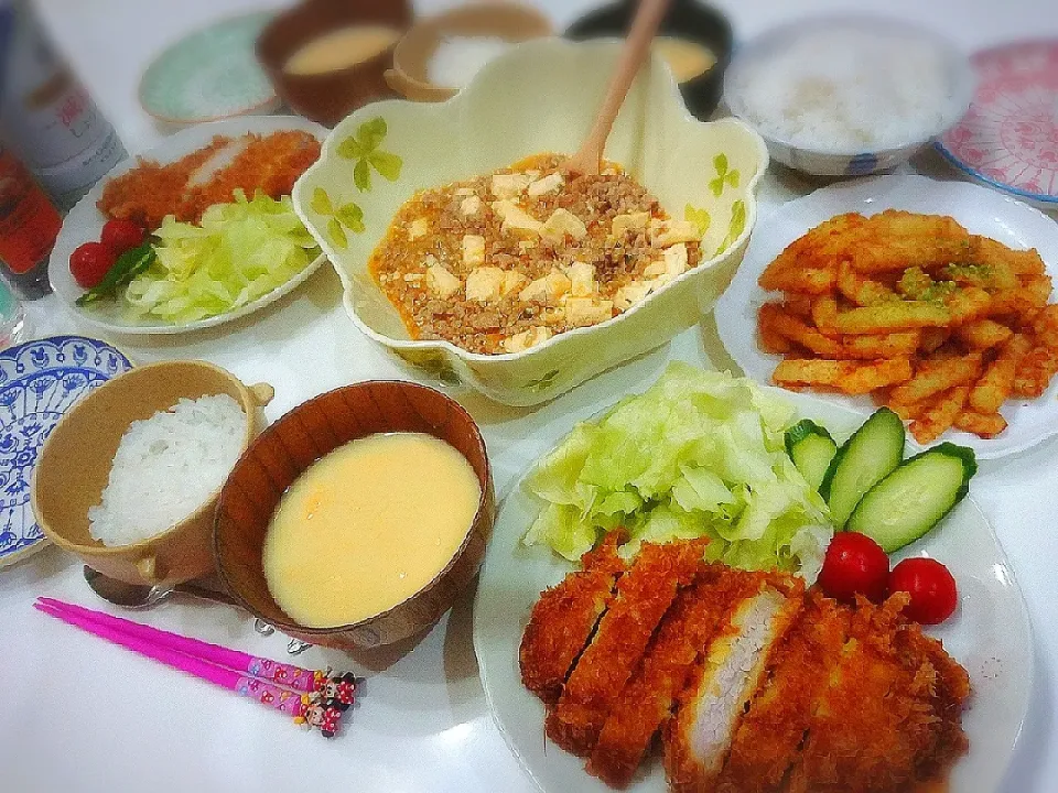 夕食(^ー^)
トンカツ&サラダ
麻婆豆腐
たらこポテトバター醤油
卵のコーンの中華スープ|プリン☆さん