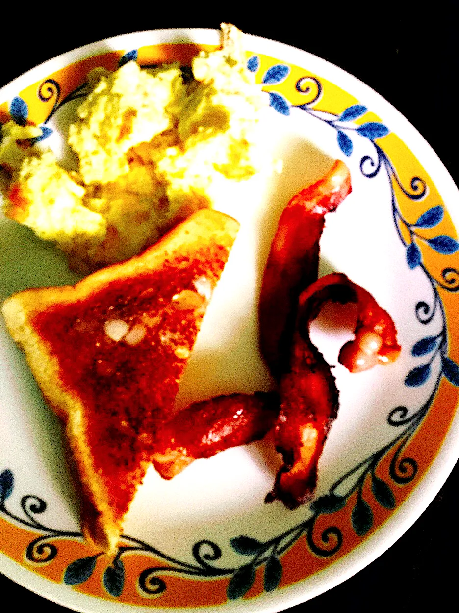 Eggs and bacon with toast|ninja kittyさん