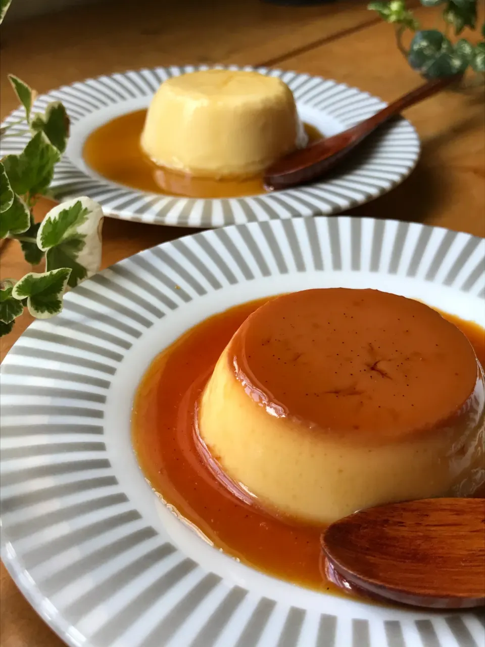 Snapdishの料理写真:🍮同じだけどチョット違うプリン🍮片方はカラメル、もう一つはカラメルなしのメープルシロップ🍁|Hollyさん