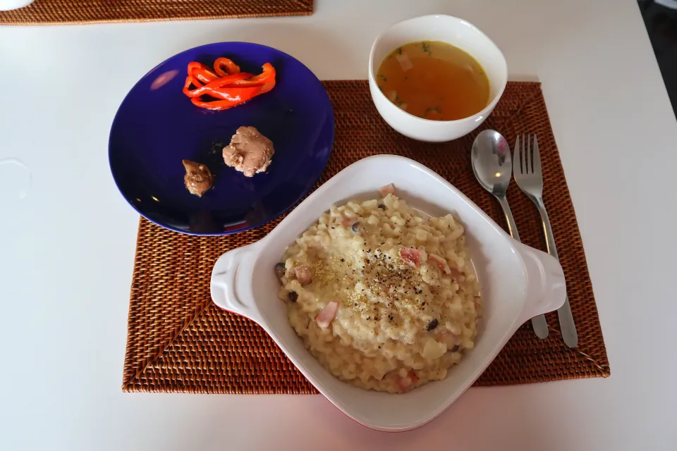 今日の昼食 豆乳麦リゾット、IKEA缶詰たら肝燻製、コンソメスープ|pinknari🐰🌈さん