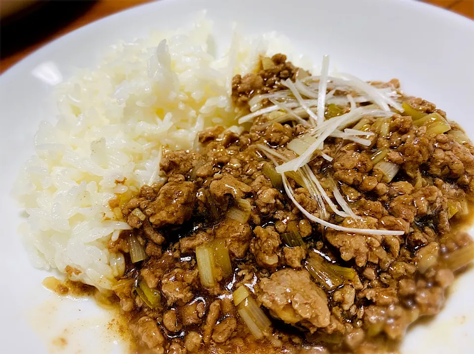 台湾風🇹🇼豚ひき肉の五香粉あんかけ丼|hmさん