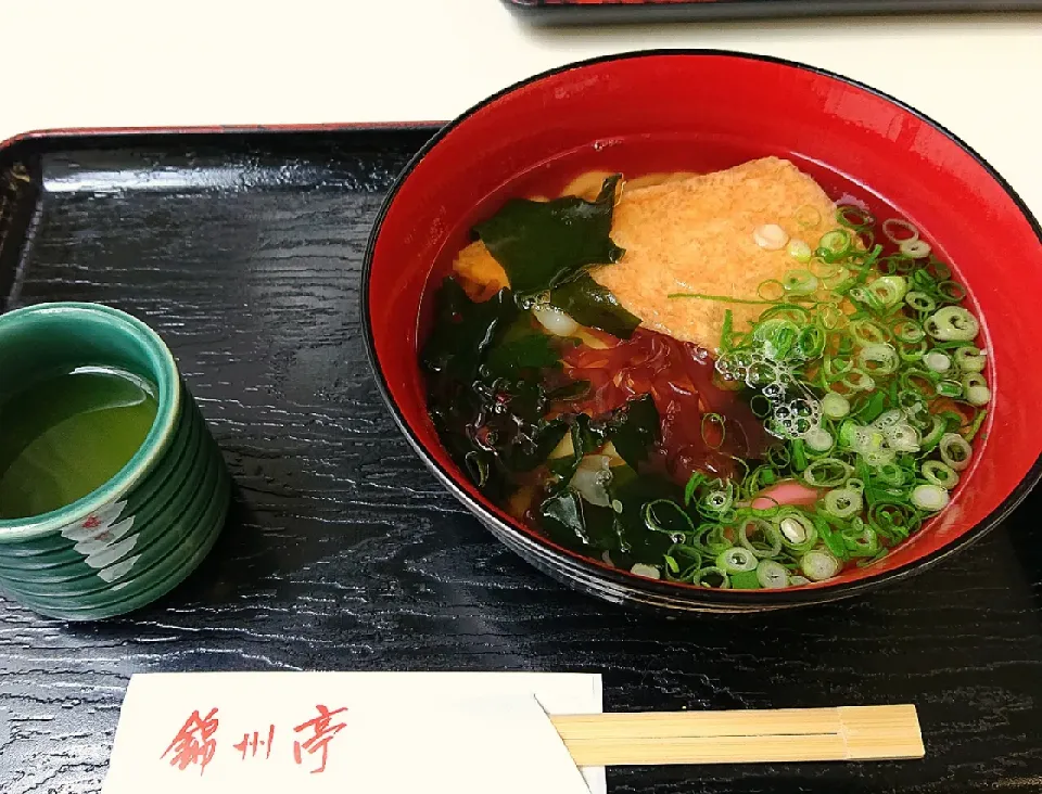 きつねうどん🍜
アゲに海藻も入ってて、手打ちうどんで
出汁も濃いめで凄く美味しかった🤗|no-noさん