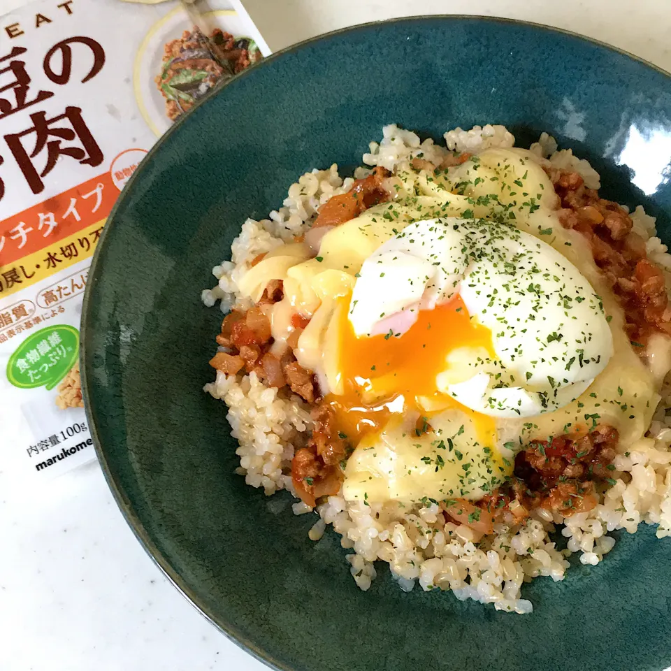 スパイスたっぷり大豆ミートソース丼🍝|べべべさん